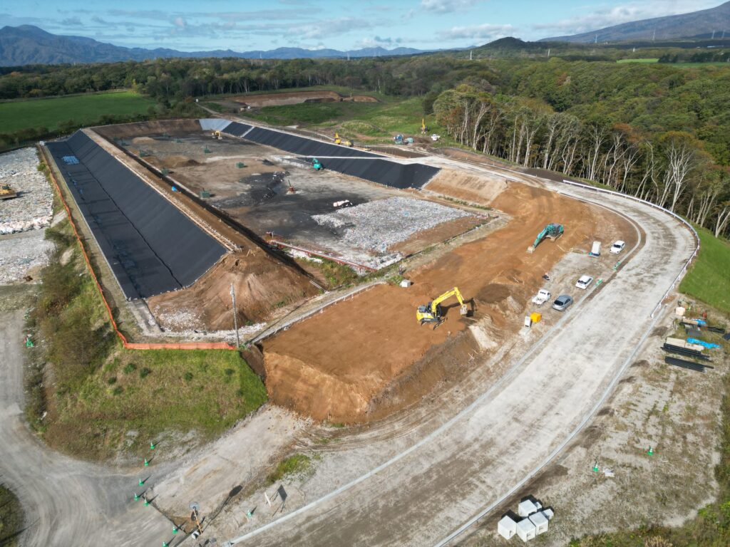 ㈱アール・アンド・イー管理型最終処分場嵩上げ工事